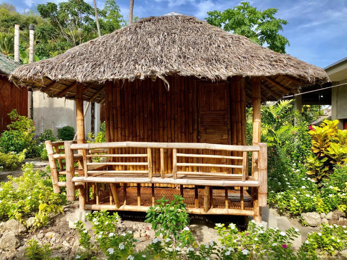 Sharky Hostel Oslob Exterior photo