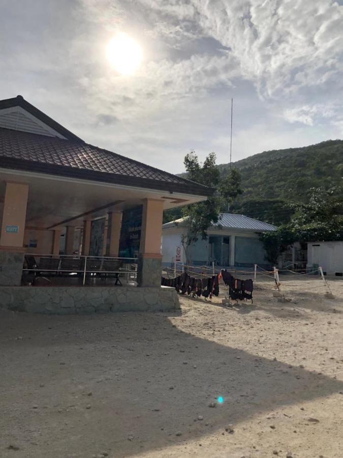 Sharky Hostel Oslob Exterior photo