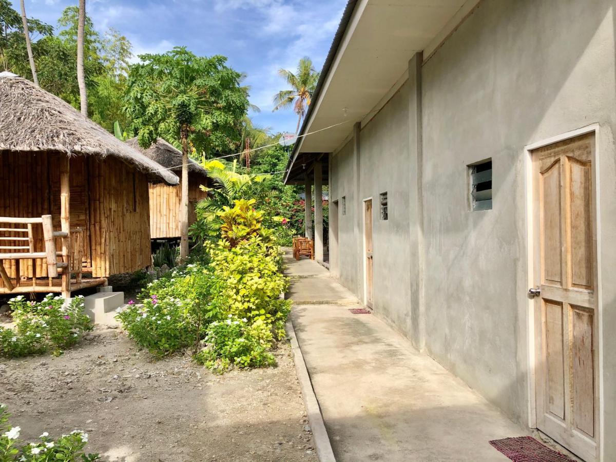 Sharky Hostel Oslob Exterior photo