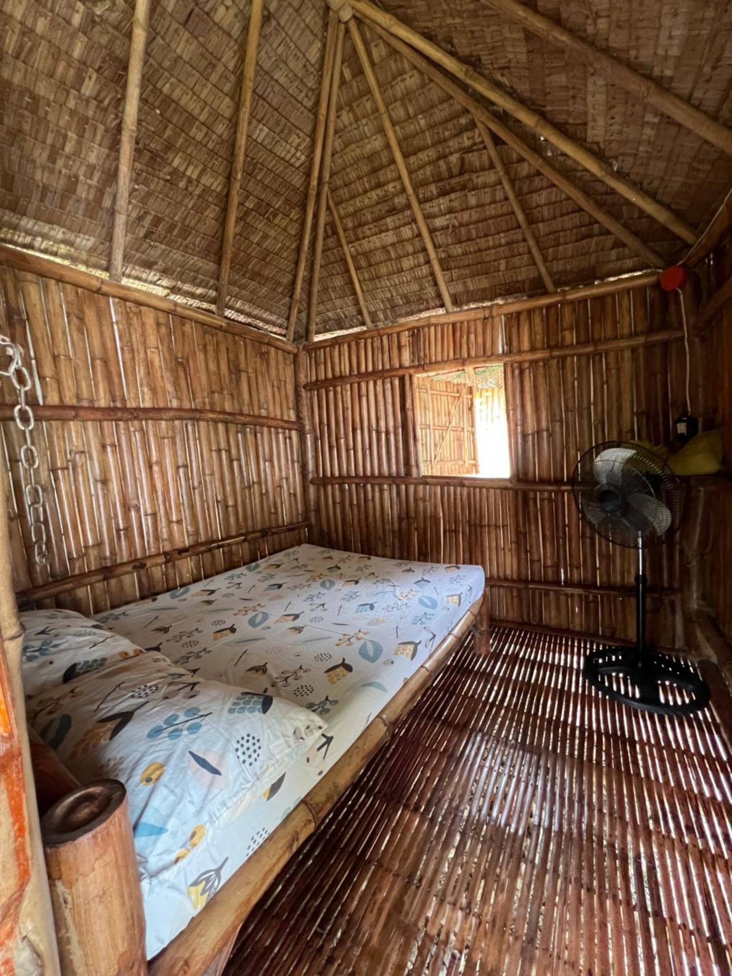 Sharky Hostel Oslob Exterior photo